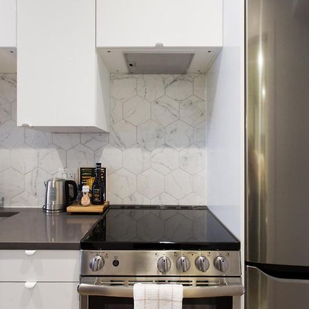 Scandinavian Studio With Full Kitchen And Bath By Den Stays Montréal Rum bild