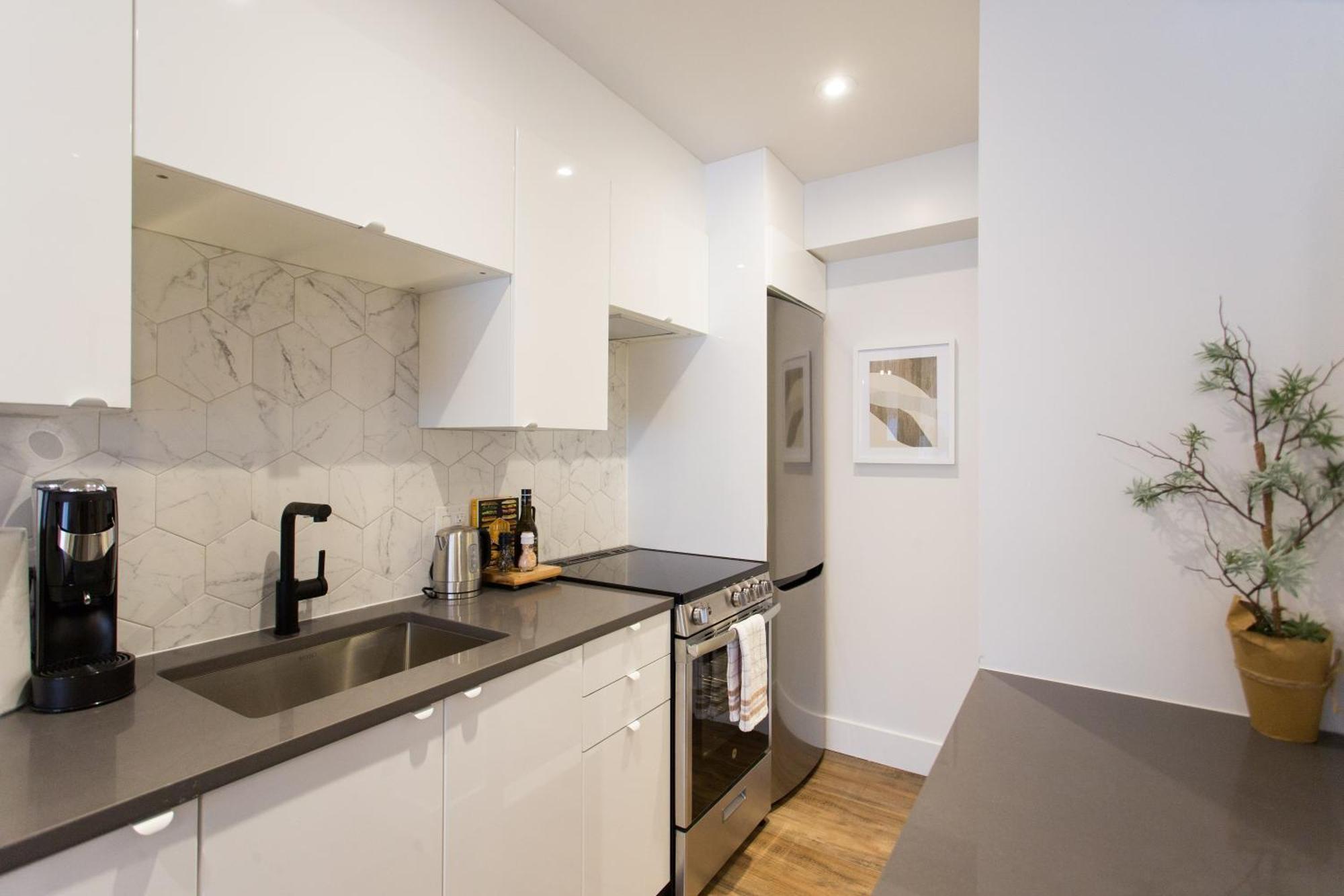 Scandinavian Studio With Full Kitchen And Bath By Den Stays Montréal Rum bild