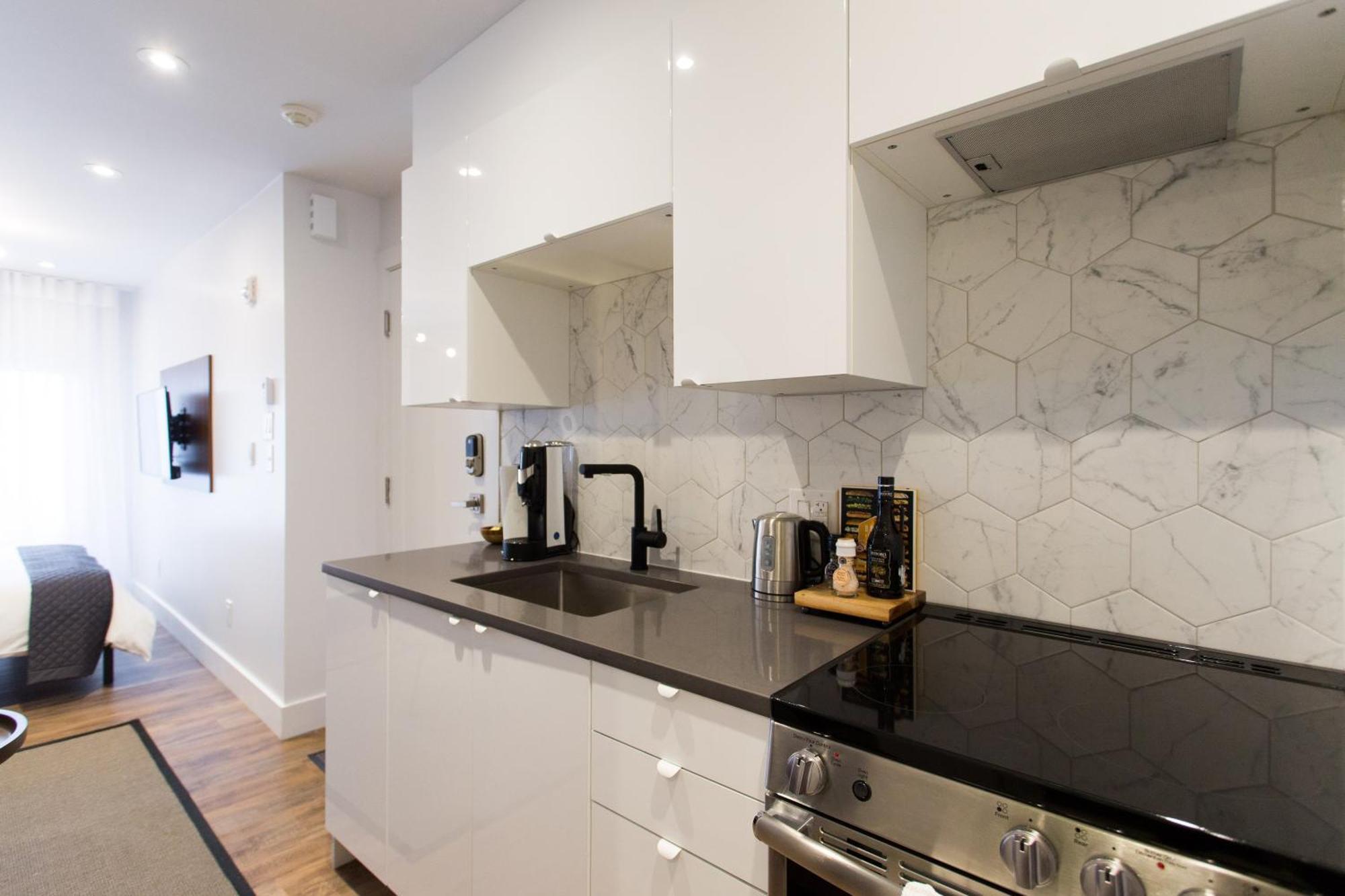 Scandinavian Studio With Full Kitchen And Bath By Den Stays Montréal Rum bild